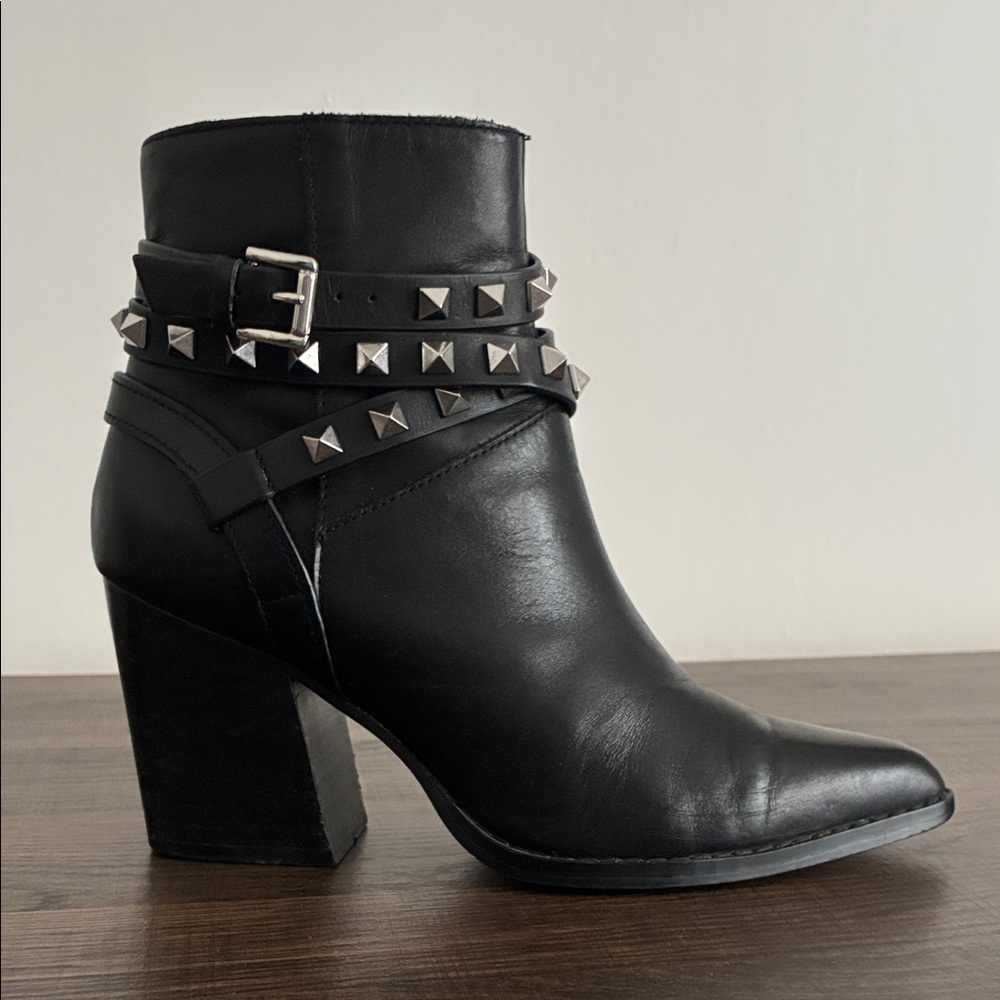 Steve Madden Cala Black Leather Bootie